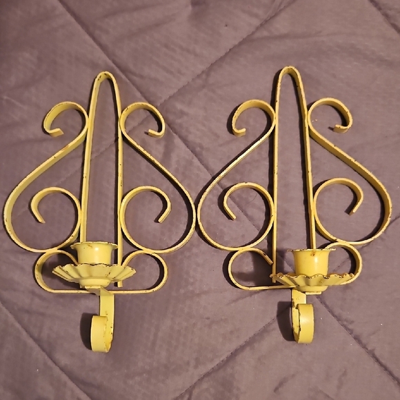 Homco Other - Vintage Homco Shabby Yellow Metal Wall Sconces